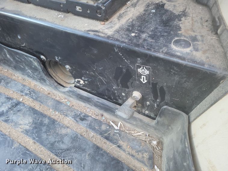 image for item DO4701 2009 John Deere 4320  MFWD tractor