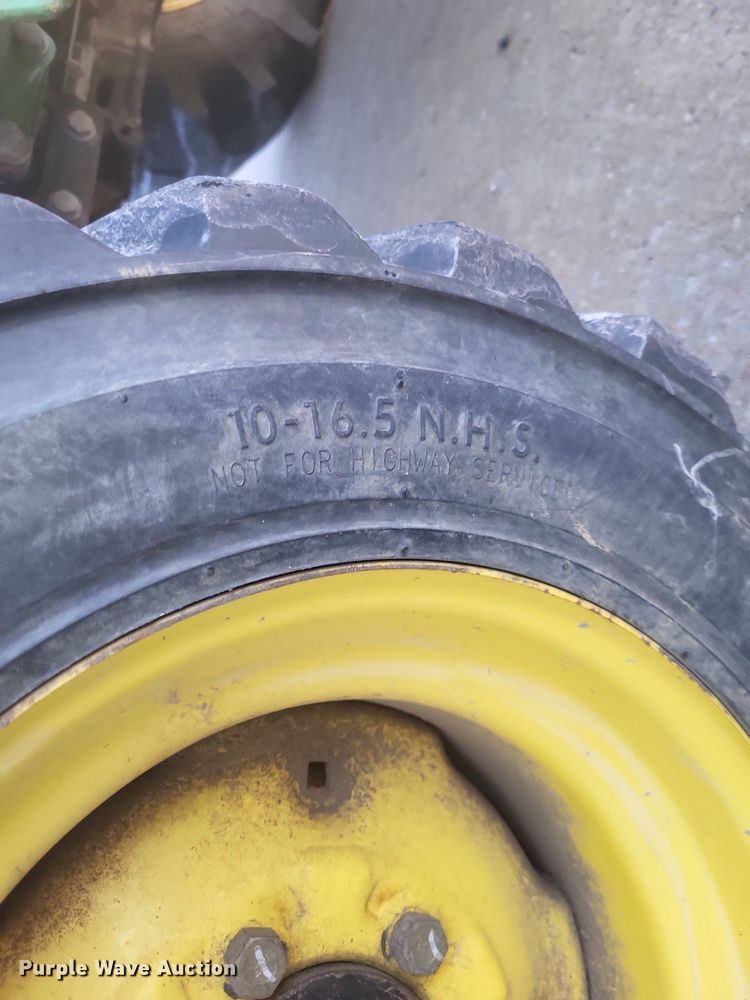 image for item DO4701 2009 John Deere 4320  MFWD tractor