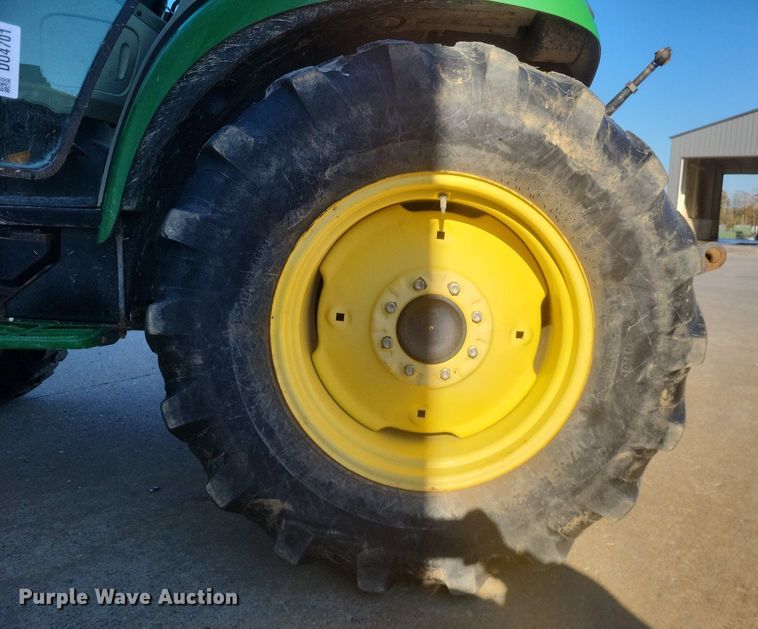 image for item DO4701 2009 John Deere 4320  MFWD tractor