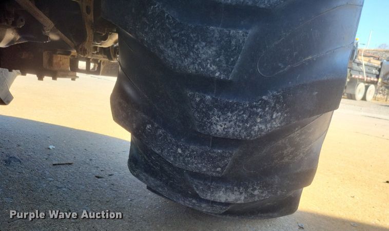 image for item DO4701 2009 John Deere 4320  MFWD tractor