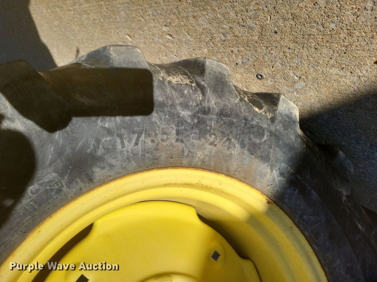 image for item DO4701 2009 John Deere 4320  MFWD tractor