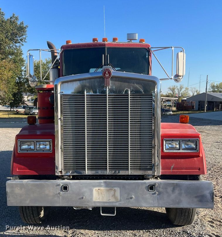 image for item DP2121 1988 Kenworth  semi truck