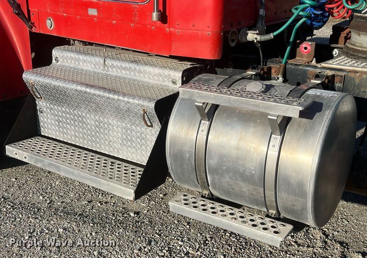 image for item DP2121 1988 Kenworth  semi truck