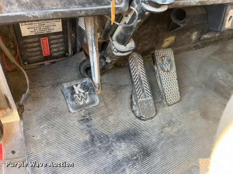 image for item DP2121 1988 Kenworth  semi truck