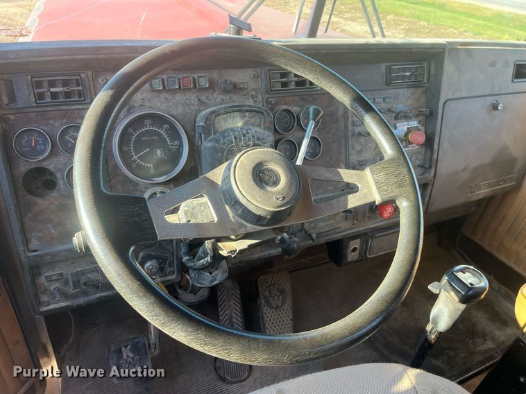 image for item DP2121 1988 Kenworth  semi truck