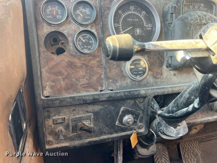 image for item DP2121 1988 Kenworth  semi truck