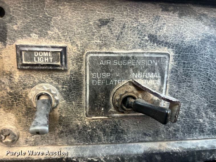 image for item DP2121 1988 Kenworth  semi truck