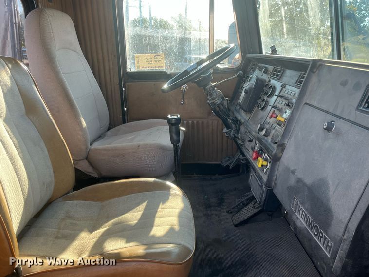image for item DP2121 1988 Kenworth  semi truck