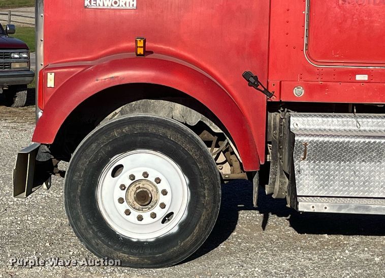 image for item DP2121 1988 Kenworth  semi truck