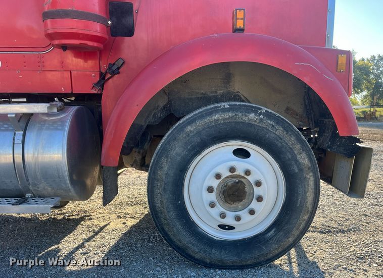 image for item DP2121 1988 Kenworth  semi truck