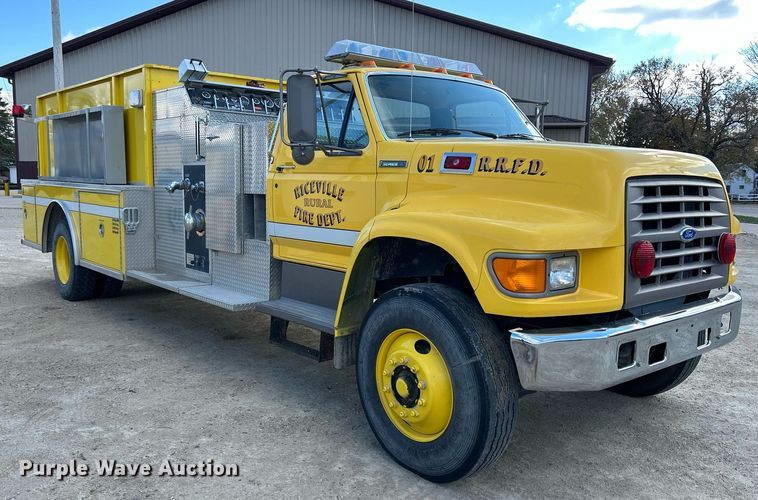 image for item DQ1030 1996 Ford F700  fire truck