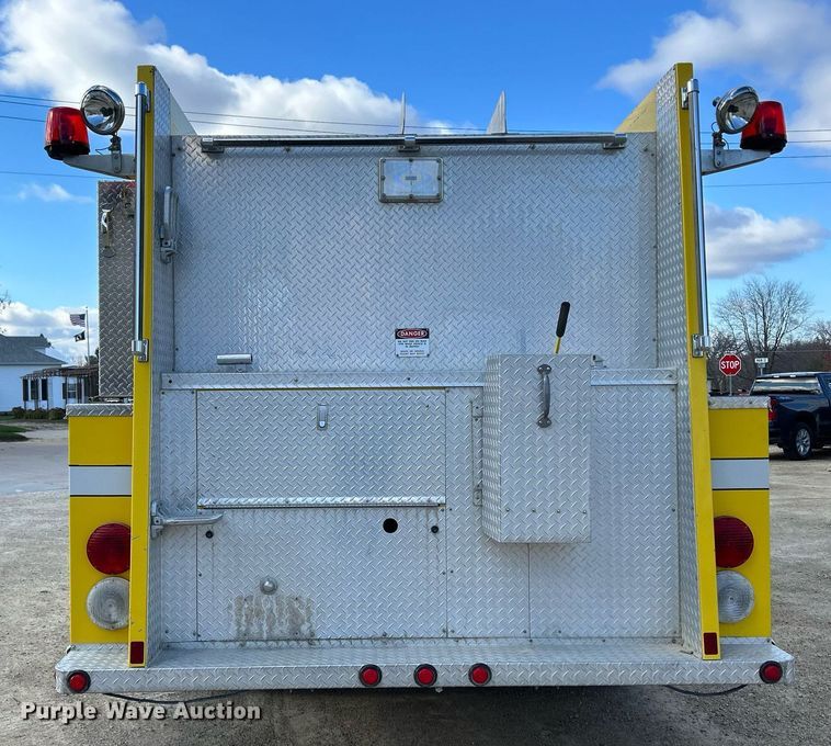 image for item DQ1030 1996 Ford F700  fire truck