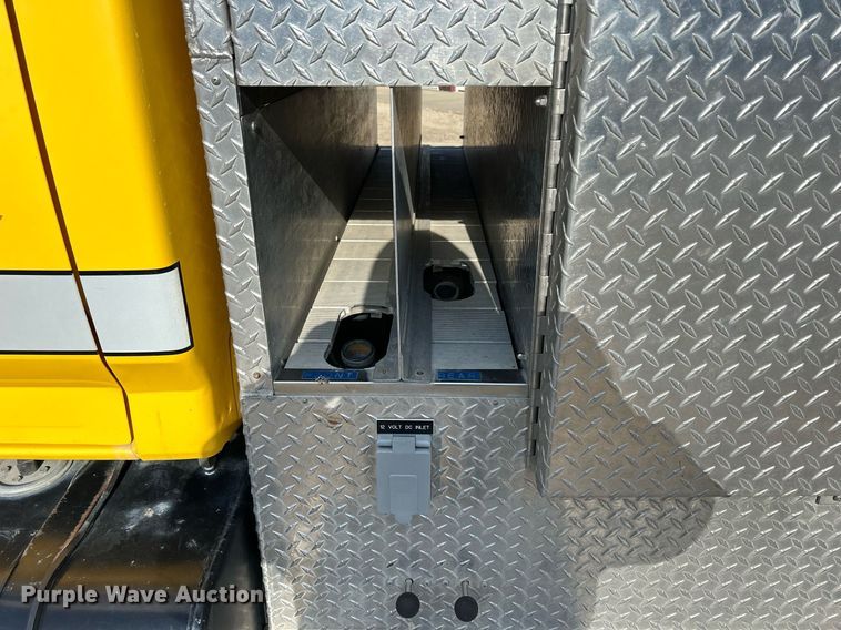 image for item DQ1030 1996 Ford F700  fire truck