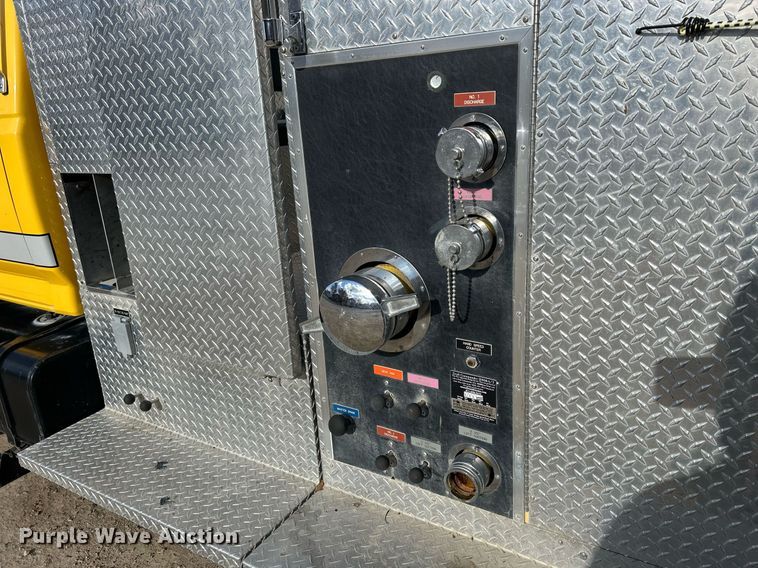 image for item DQ1030 1996 Ford F700  fire truck