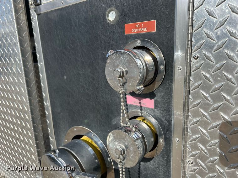 image for item DQ1030 1996 Ford F700  fire truck