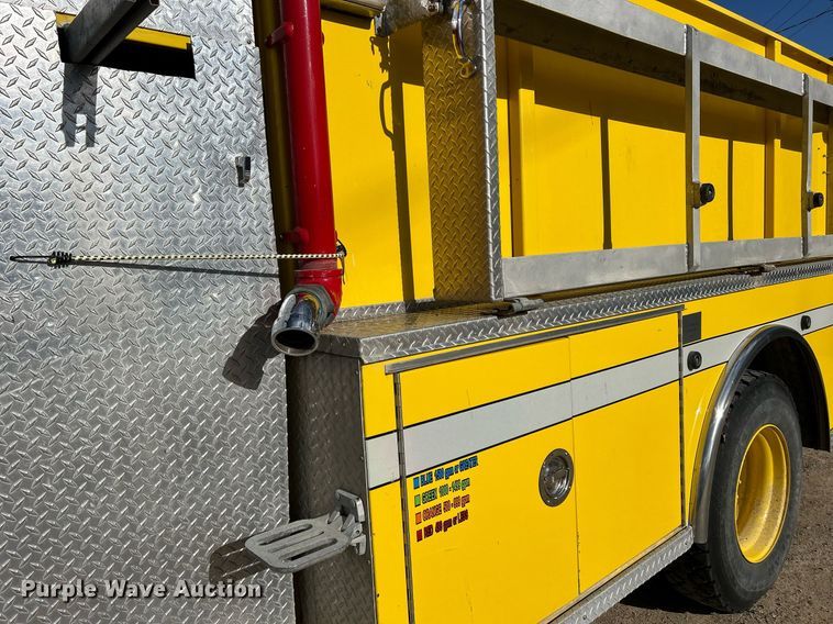 image for item DQ1030 1996 Ford F700  fire truck