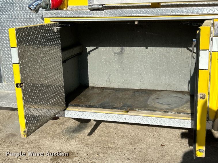 image for item DQ1030 1996 Ford F700  fire truck