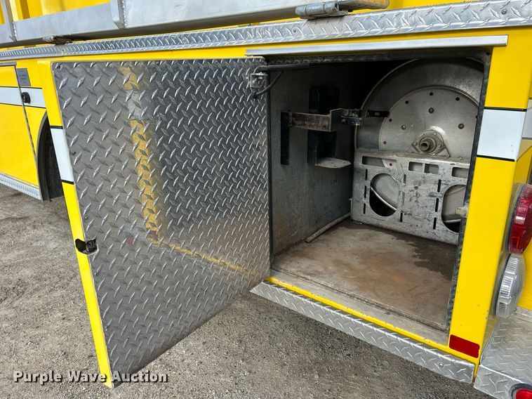 image for item DQ1030 1996 Ford F700  fire truck