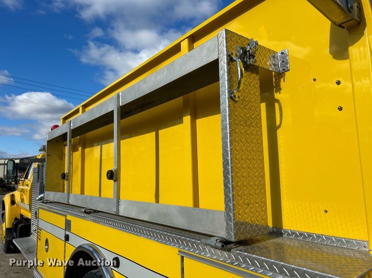 image for item DQ1030 1996 Ford F700  fire truck