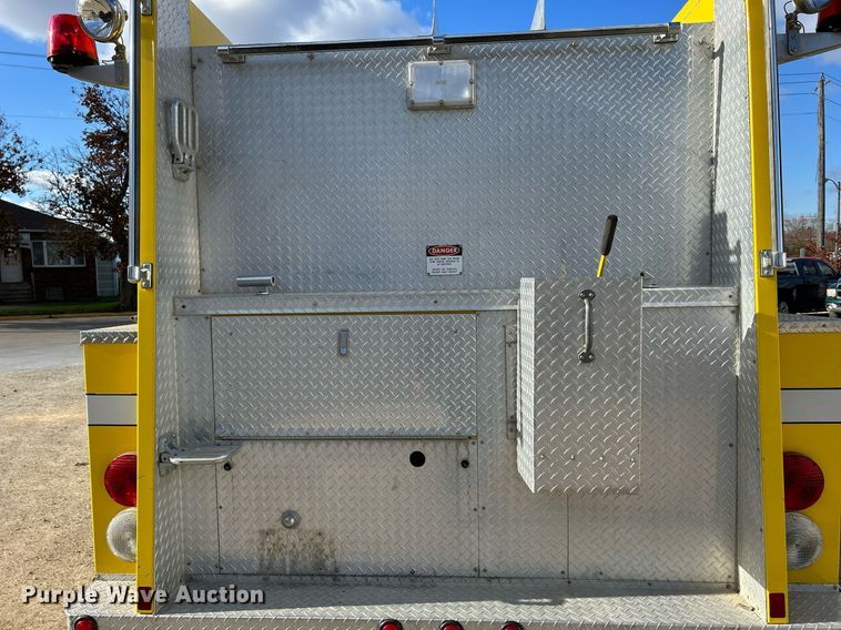 image for item DQ1030 1996 Ford F700  fire truck