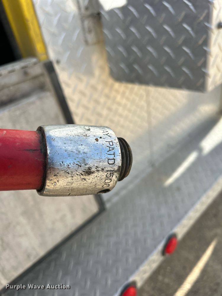 image for item DQ1030 1996 Ford F700  fire truck