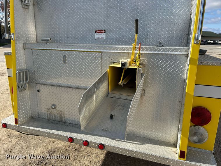 image for item DQ1030 1996 Ford F700  fire truck