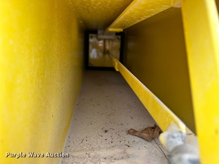 image for item DQ1030 1996 Ford F700  fire truck