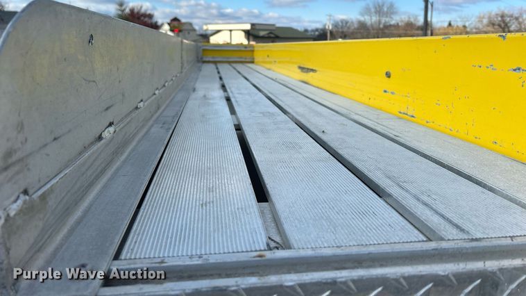 image for item DQ1030 1996 Ford F700  fire truck