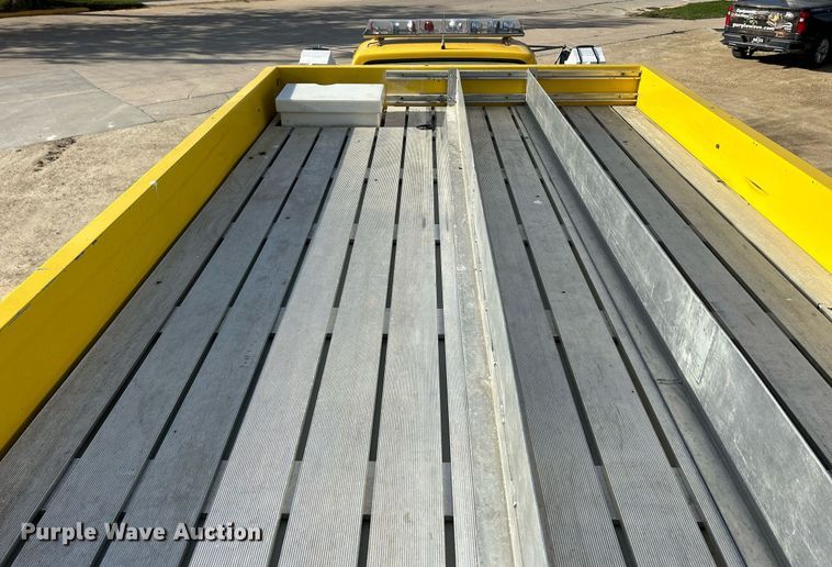 image for item DQ1030 1996 Ford F700  fire truck