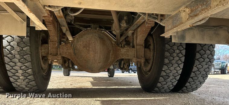 image for item DQ1030 1996 Ford F700  fire truck