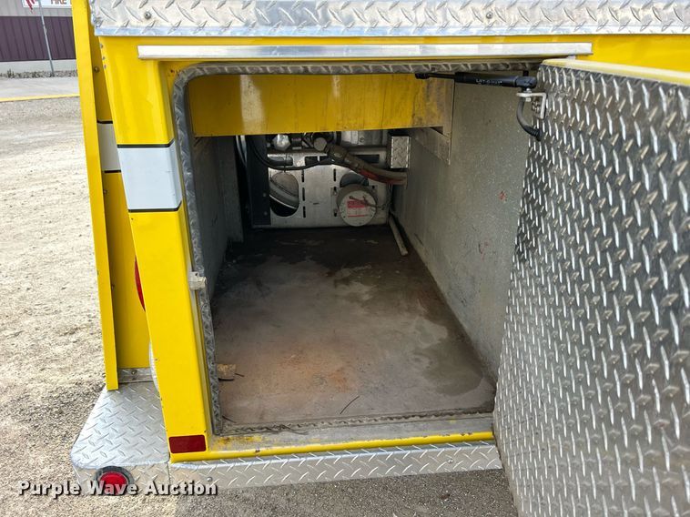 image for item DQ1030 1996 Ford F700  fire truck