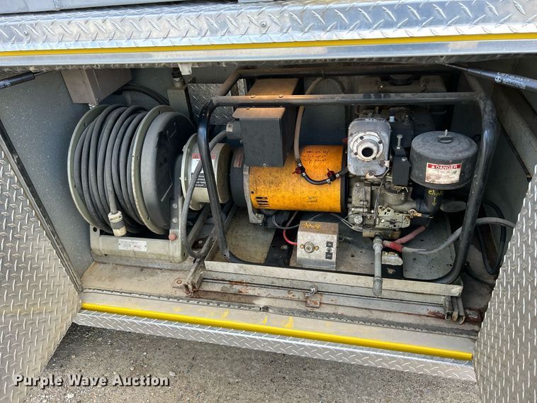 image for item DQ1030 1996 Ford F700  fire truck