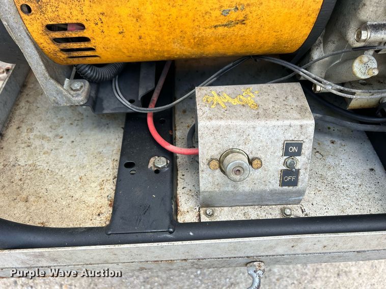 image for item DQ1030 1996 Ford F700  fire truck