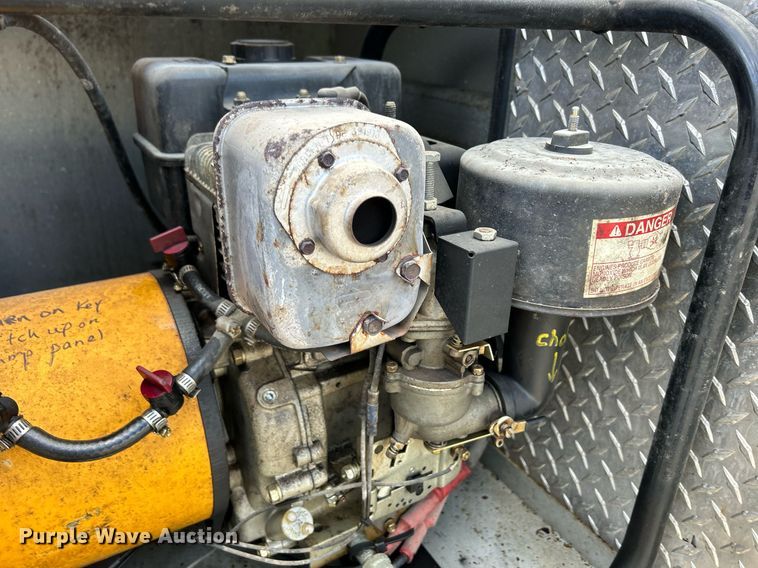 image for item DQ1030 1996 Ford F700  fire truck