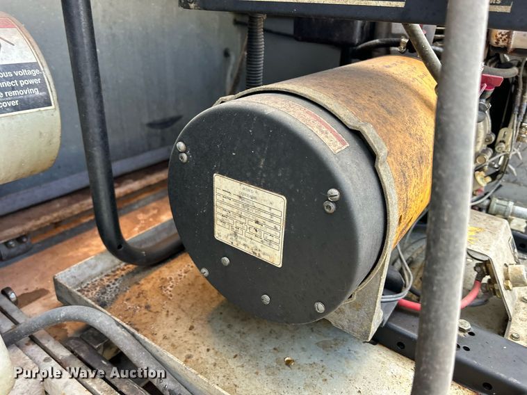 image for item DQ1030 1996 Ford F700  fire truck