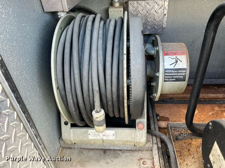 image for item DQ1030 1996 Ford F700  fire truck