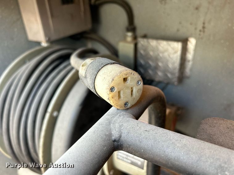 image for item DQ1030 1996 Ford F700  fire truck