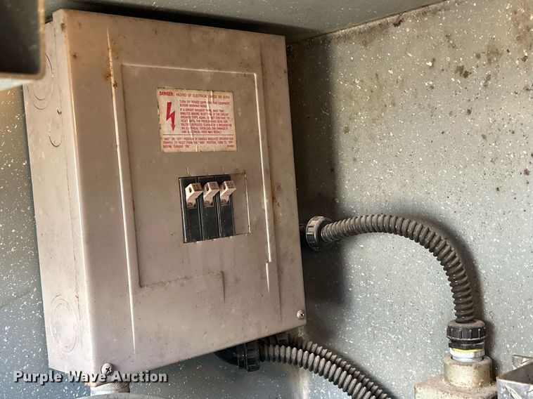 image for item DQ1030 1996 Ford F700  fire truck