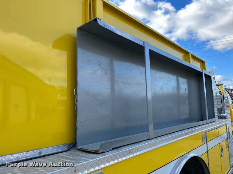 image for item DQ1030 1996 Ford F700  fire truck