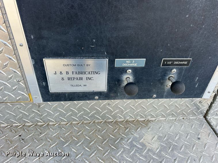 image for item DQ1030 1996 Ford F700  fire truck