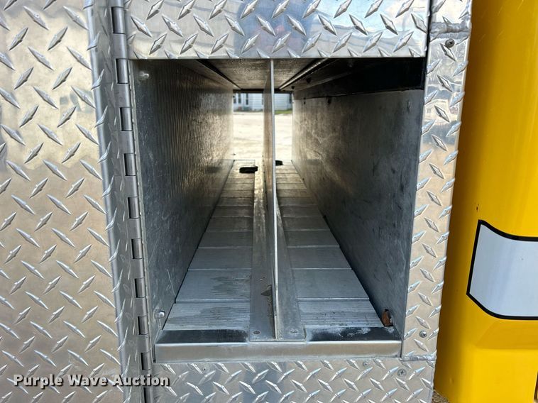 image for item DQ1030 1996 Ford F700  fire truck