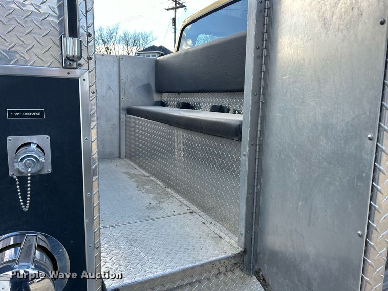 image for item DQ1030 1996 Ford F700  fire truck