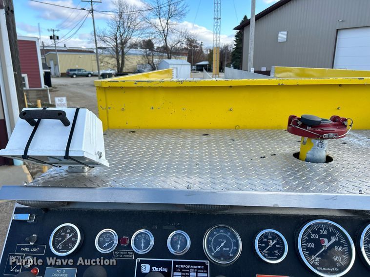 image for item DQ1030 1996 Ford F700  fire truck