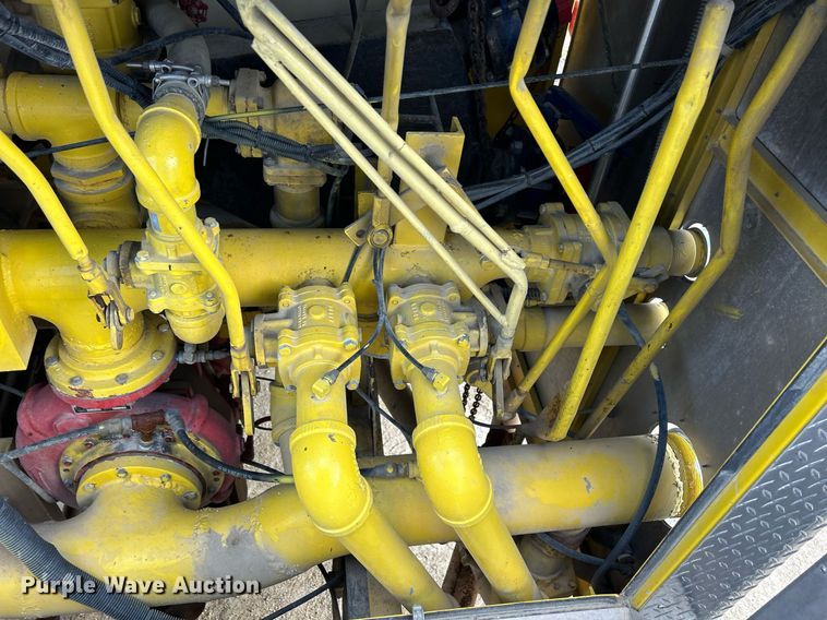 image for item DQ1030 1996 Ford F700  fire truck