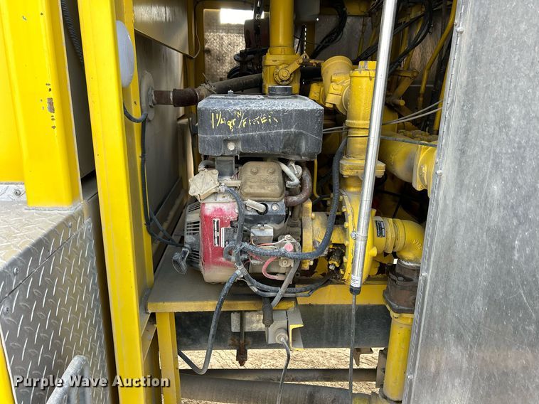 image for item DQ1030 1996 Ford F700  fire truck