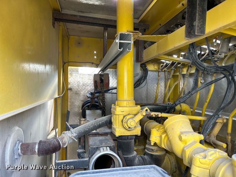 image for item DQ1030 1996 Ford F700  fire truck