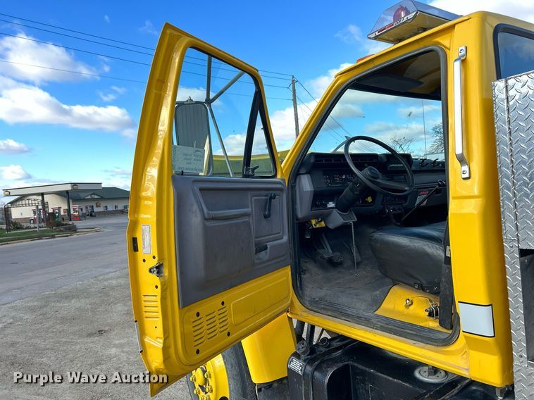 image for item DQ1030 1996 Ford F700  fire truck