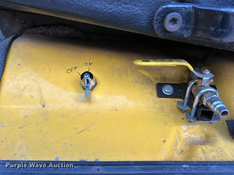 image for item DQ1030 1996 Ford F700  fire truck