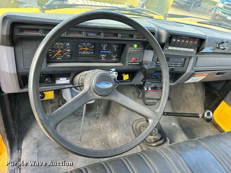 image for item DQ1030 1996 Ford F700  fire truck