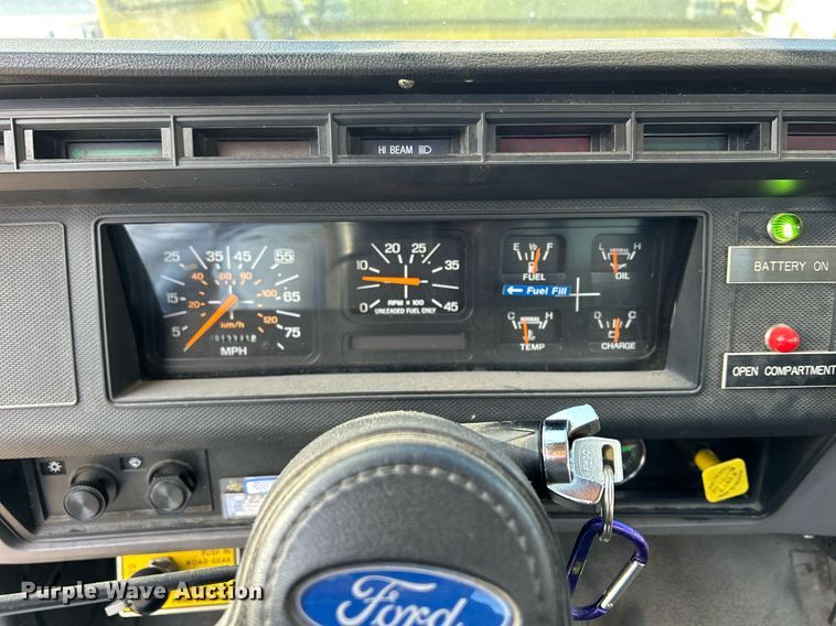 image for item DQ1030 1996 Ford F700  fire truck